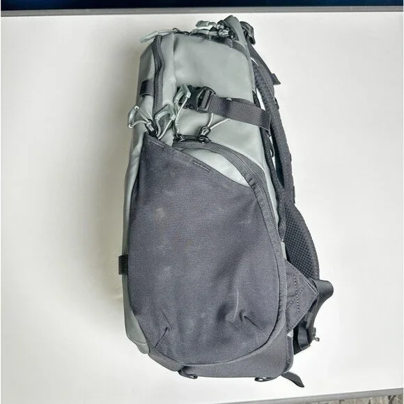 Wandrd Stratus Photo 18L Backpack (Excellent) - Wasatch Green